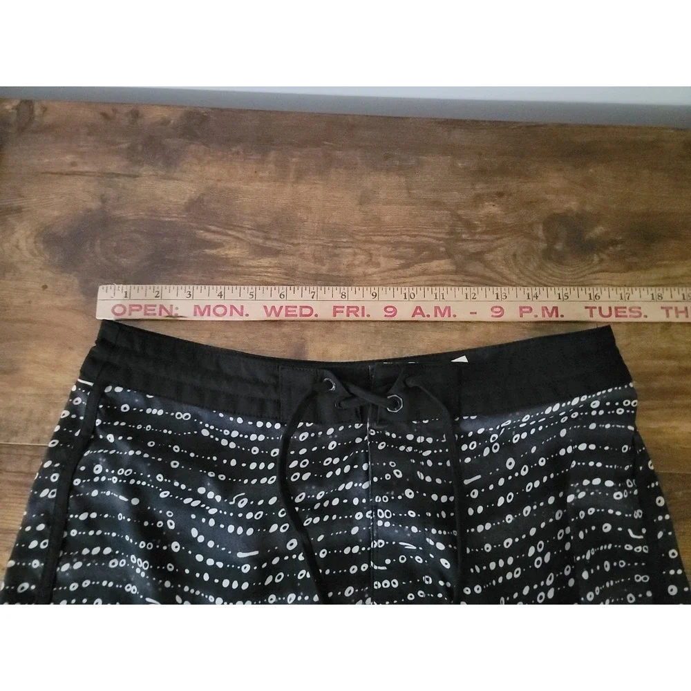 Vissla Board Shorts Mens 32 Black Upcycle Coconut Surf Swim Trunks 9